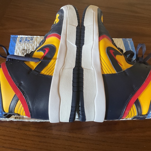Nike Dunks (Men’s) - Picture 6 of 11
